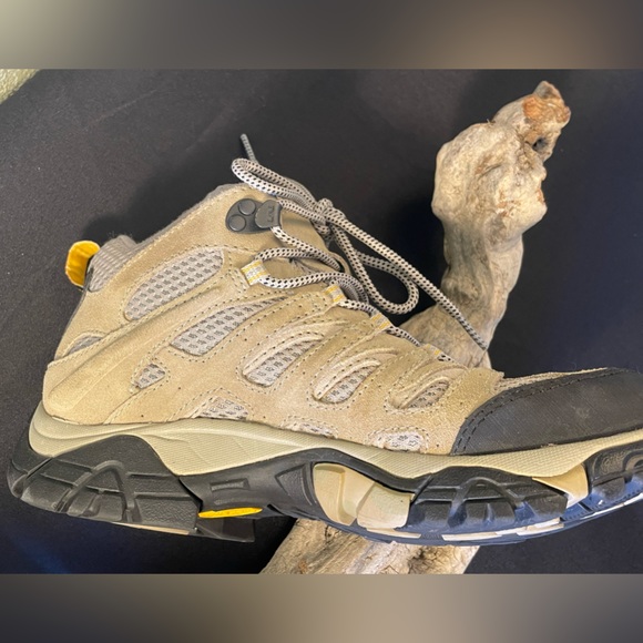 Merrell Women's Moab Ventilator Mid Boot Size 8 Lace Up Hiking Boots, worn once! - Picture 8 of 15